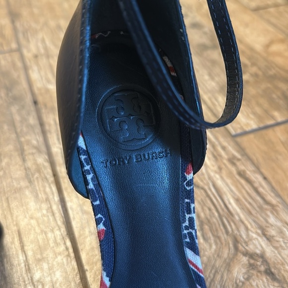 Tory Burch CARLISSA Leather Navy & Ivory Heels size 8 - Picture 3 of 7